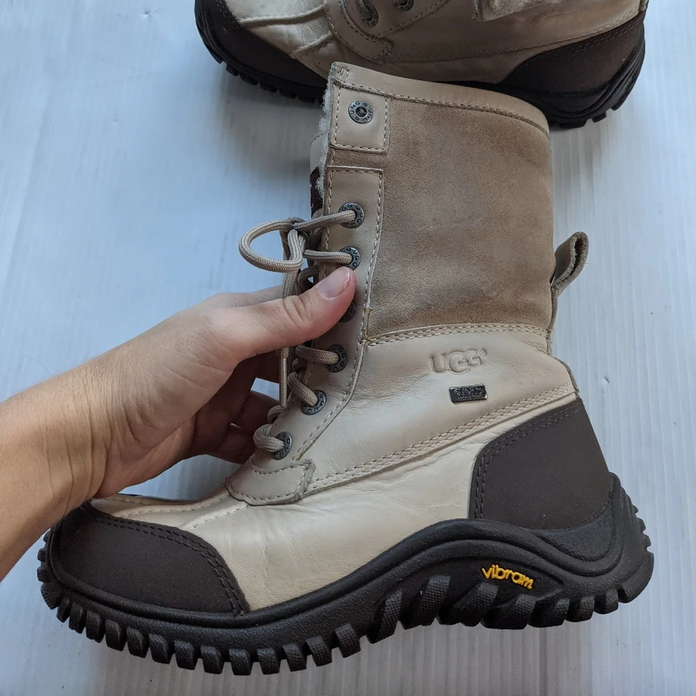 UGG Adirondack tan fur lined lace-up boots